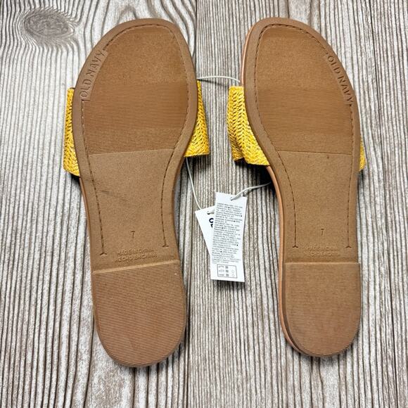 Old Navy Women's Low Heel  Slide Sandals Yellow Sz 7 NWT - Picture 2 of 9